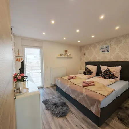 Vipstay - Stilvoll Und Geraeumige Apartments Mit Terasse Oder Balkon, Kueche, Kostenloses Parken, Wlan, Smart Tv Wiesloch Exterior foto
