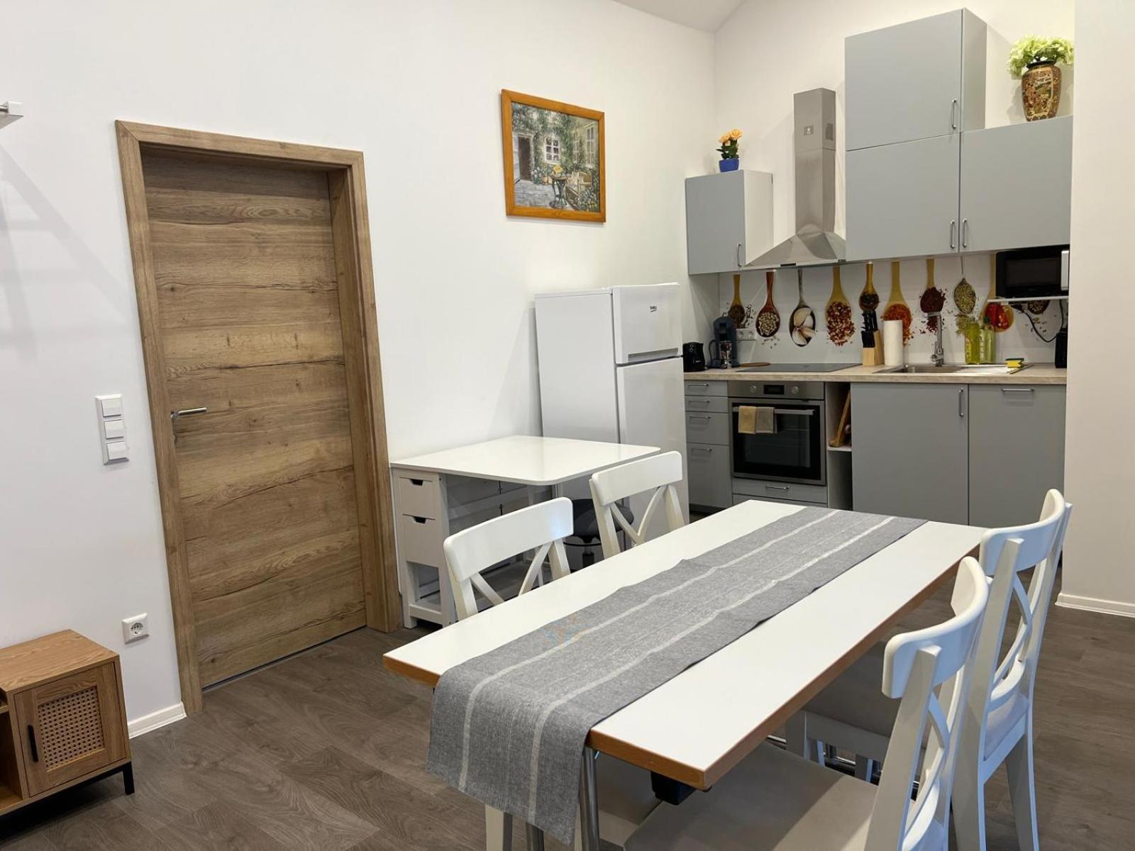 Vipstay - Stilvoll Und Geraeumige Mit Terasse Oder Balkon, Kueche, Kostenloses Parken, Wlan, Smart Tv Apartment