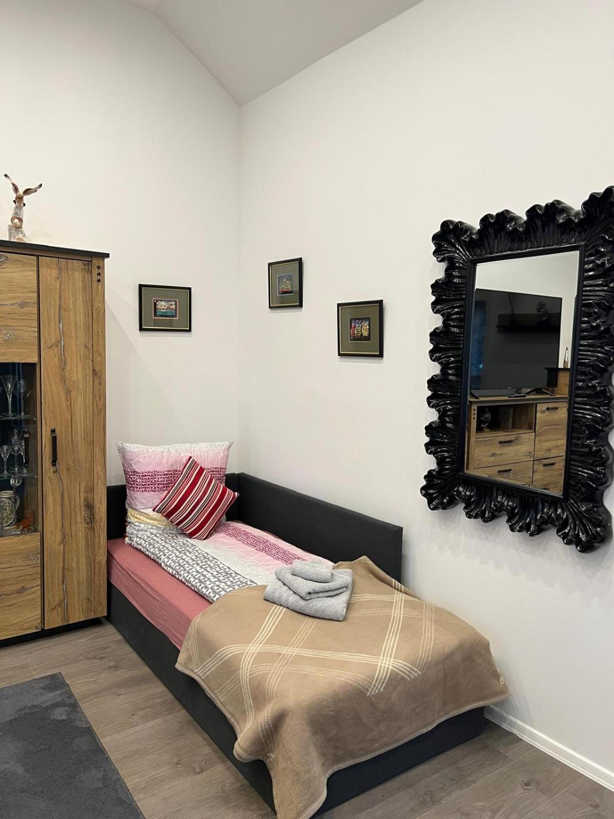 Vipstay - Stilvoll Und Geraeumige Mit Terasse Oder Balkon, Kueche, Kostenloses Parken, Wlan, Smart Tv Apartment Wiesloch