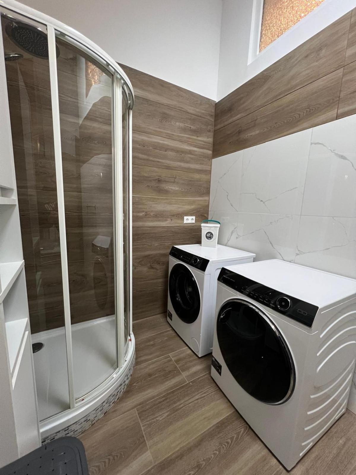 Apartment Vipstay - Stilvoll Und Geraeumige Mit Terasse Oder Balkon, Kueche, Kostenloses Parken, Wlan, Smart Tv Wiesloch