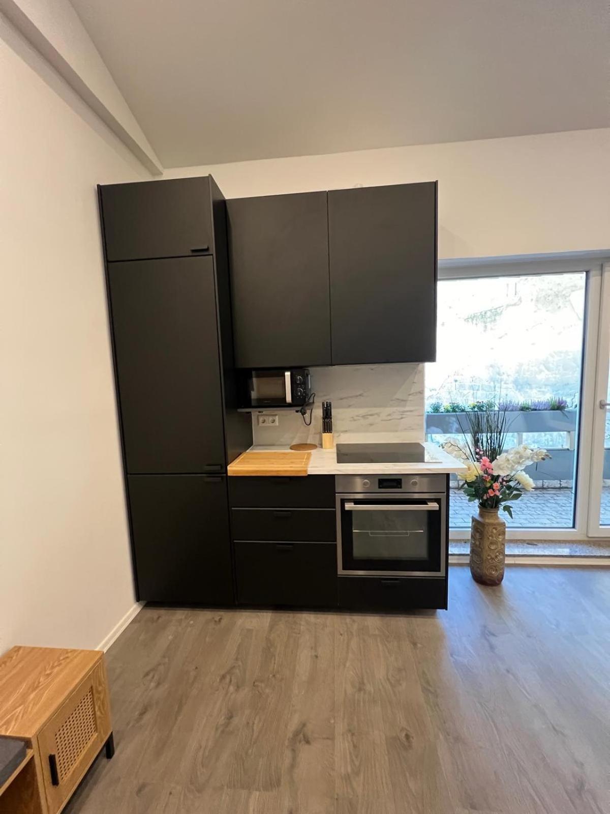 Vipstay - Stilvoll Und Geraeumige Mit Terasse Oder Balkon, Kueche, Kostenloses Parken, Wlan, Smart Tv Apartment