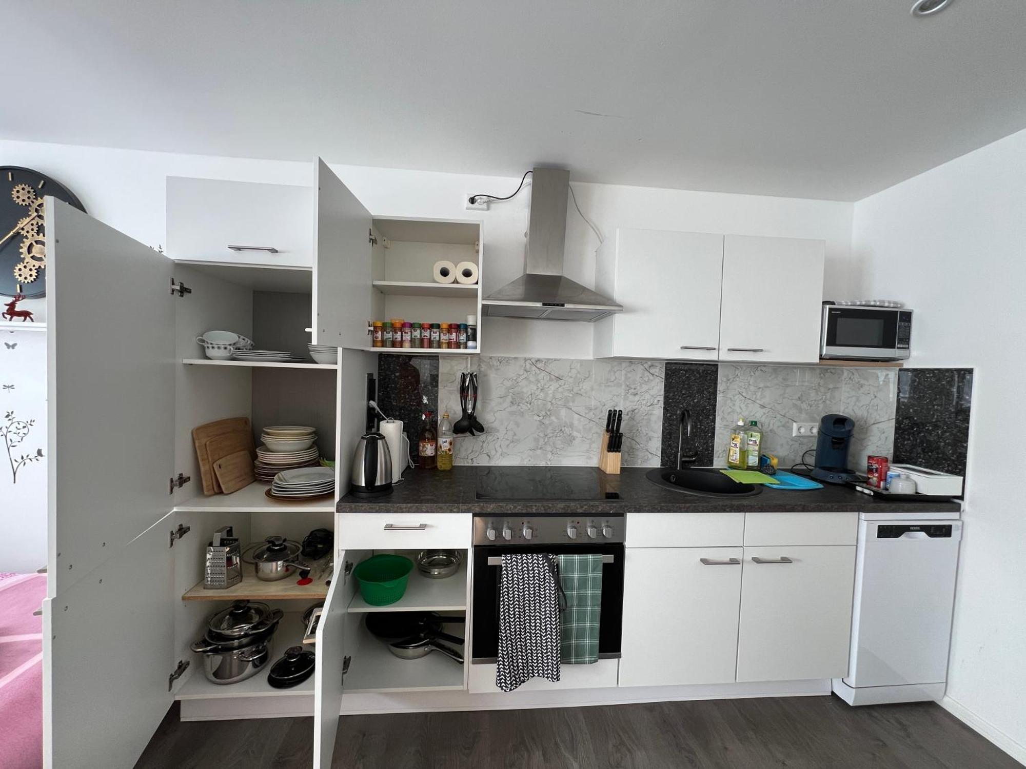 Vipstay - Stilvoll Und Geraeumige Mit Terasse Oder Balkon, Kueche, Kostenloses Parken, Wlan, Smart Tv Apartment *