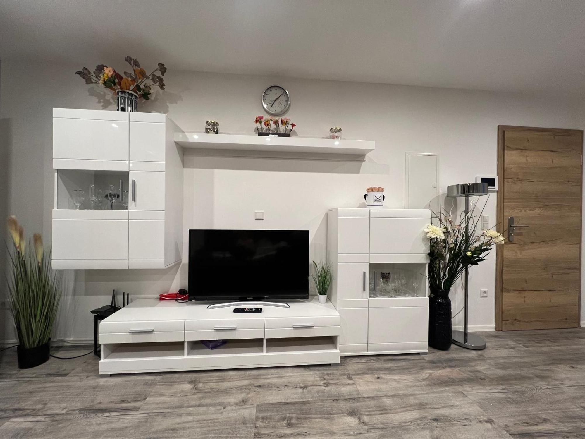Vipstay - Stilvoll Und Geraeumige Mit Terasse Oder Balkon, Kueche, Kostenloses Parken, Wlan, Smart Tv Apartment *