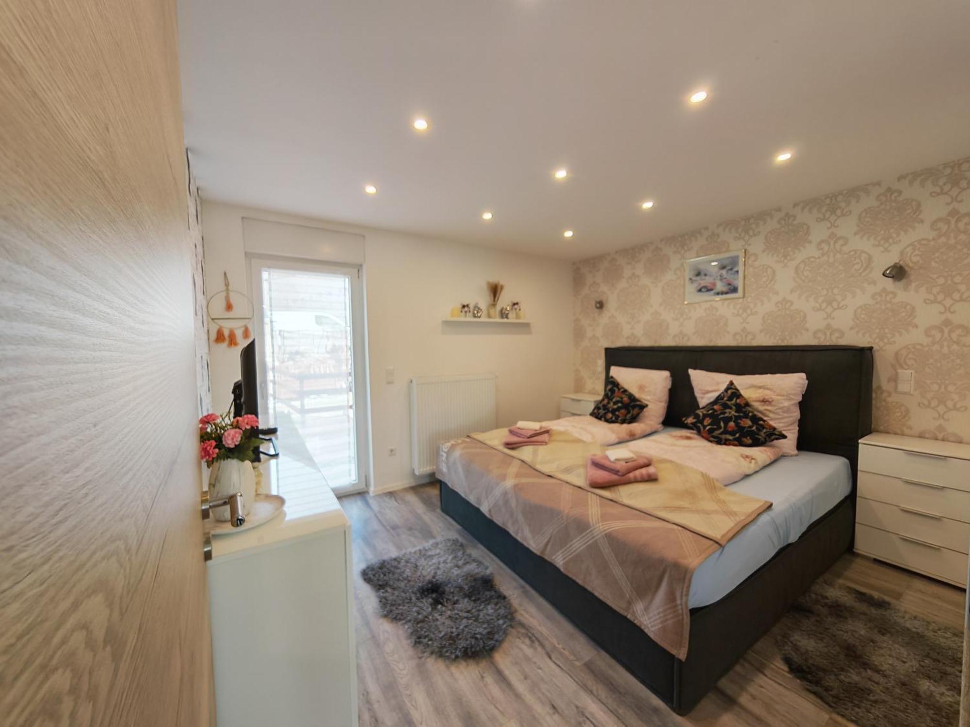 Apartment Vipstay - Stilvoll Und Geraeumige Mit Terasse Oder Balkon, Kueche, Kostenloses Parken, Wlan, Smart Tv *