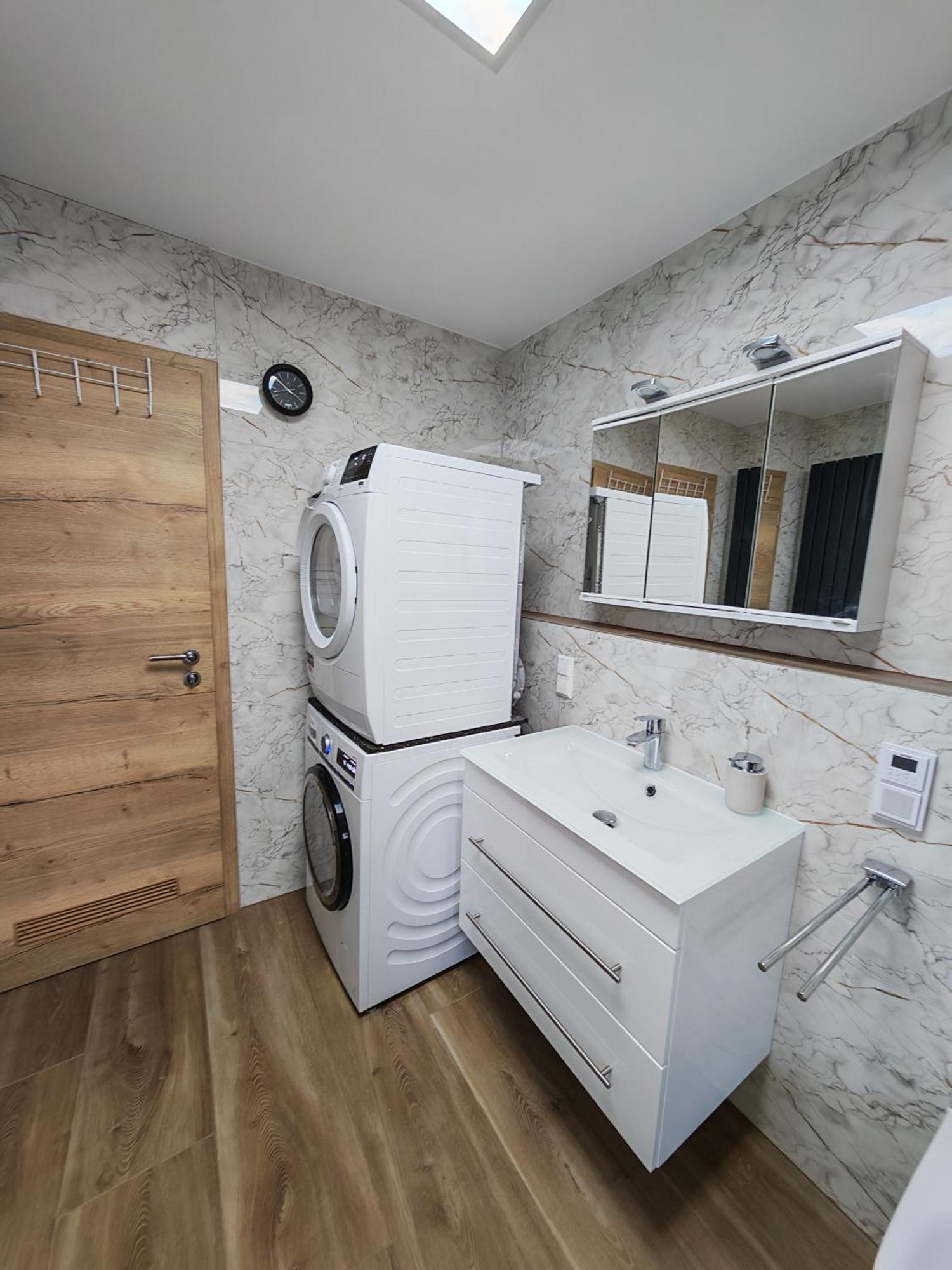 Apartment Vipstay - Stilvoll Und Geraeumige Mit Terasse Oder Balkon, Kueche, Kostenloses Parken, Wlan, Smart Tv